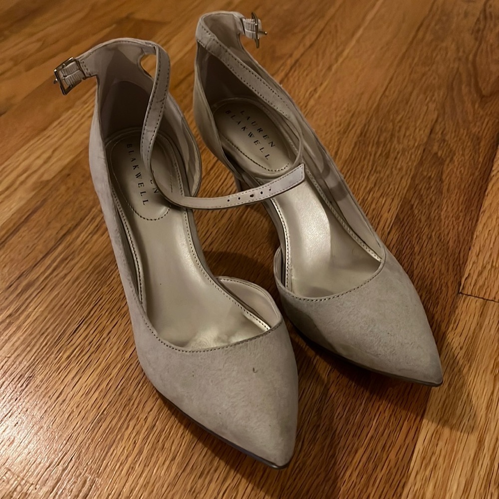 Beige pointed toe heels